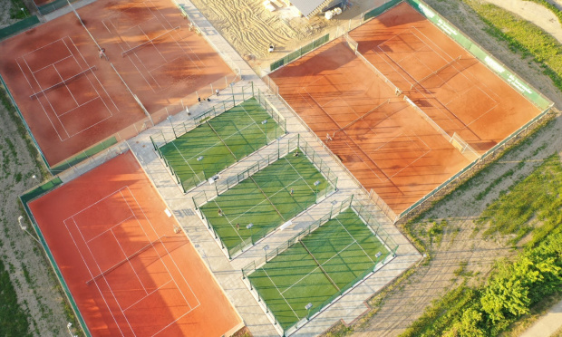 Skive Tennisklub - flot anlæg med totalt 9 tennisbaner og 3 padelbaner unisport